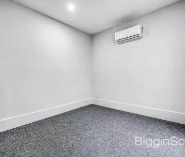 “Live the Port Melbourne Lifestyle -New, Light-Filled & Steps to th... - Photo 3