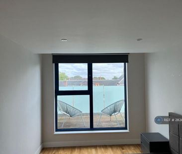 1 bedroom penthouse to rent - Photo 3