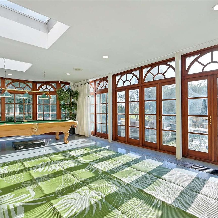 An impressive and imposing country residence set within about 16.21 acres (6.55 hectares) of grounds and gardens, with equestrian and leisure facilities and staff/guest accommodation - Photo 1