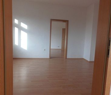 "Exklusives Wohngefühl: Helle 4-Zimmer-Wohnung mit Terrasse, Garten und Panoramablick in Steinbach-Hallenberg" - Photo 1
