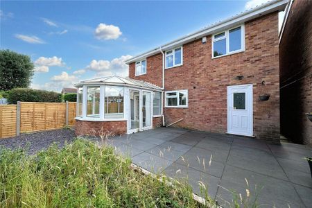 5 bedroom detached house to rent - Photo 3