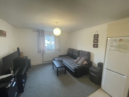 2 bed Apartment - To Let - Photo 2