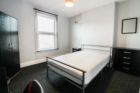 4 Bed Semi-Detached House, Ednaston Road, NG7 - Photo 5