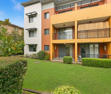 Ground Floor Unit with Air Conditioning! - Photo 5