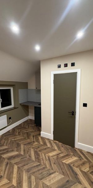 6 Bed Detached House, Northolt Road, HA2 - Photo 1