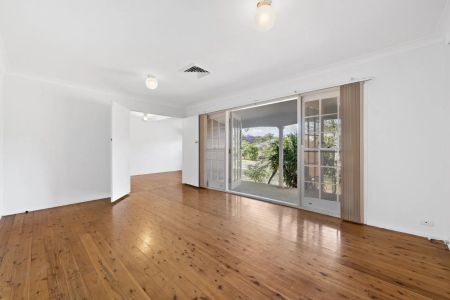 Freshly Updated Home in Sought-After Crestwood Catchment - Photo 5