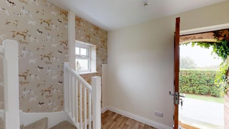 2 bedroom semi-detached house to rent - Photo 4