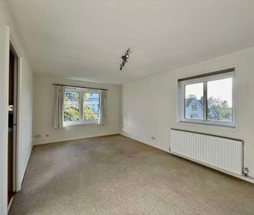 Littleton House, RH2 - Photo 2