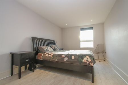 Rectory Grove, Leigh-On-Sea - Photo 3