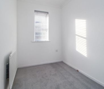 3 bedroom end of terrace house to rent - Photo 2
