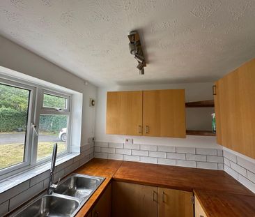 2 bedroom semi-detached house to rent - Photo 6