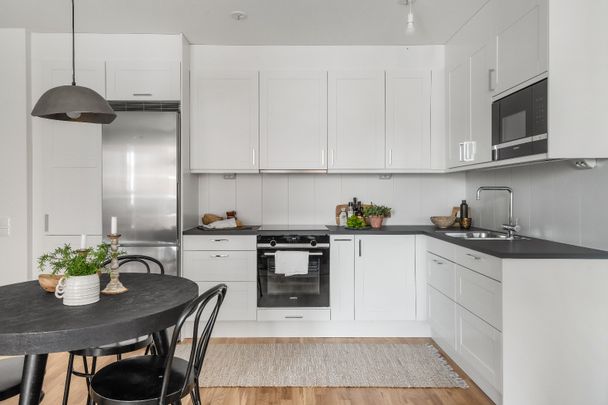 Rymlig 3a på Lidingö - Photo 1