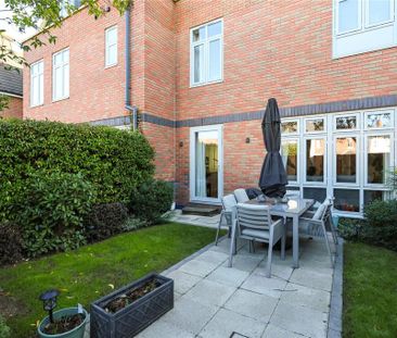 4 bedroom terraced house to rent - Photo 6