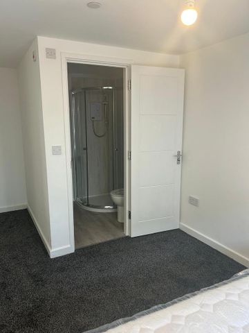1 bedroom in a house share to rent - Photo 5
