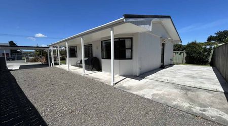 Perfectly Positioned & Beautifully Presented - Photo 4