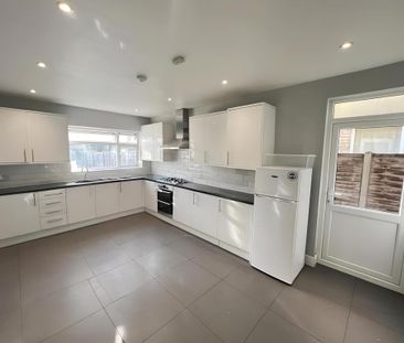 House share to rent - Photo 3