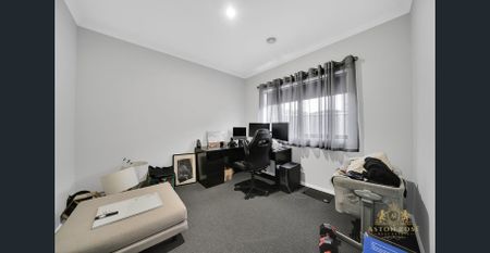 Modern Family Living in a Prime Location - Photo 3