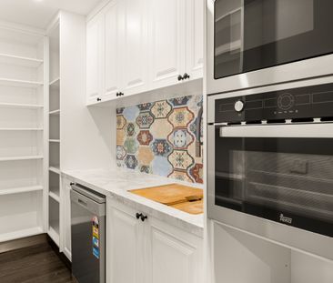 Luxury Penthouse in Greenslopes, Pool Maintenance Included - Photo 5