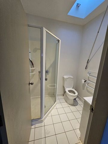 Available now 2BR Penthouse Central Welly Apt! - Photo 3