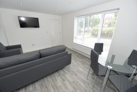 1 bedroom in a house share to rent - Photo 2