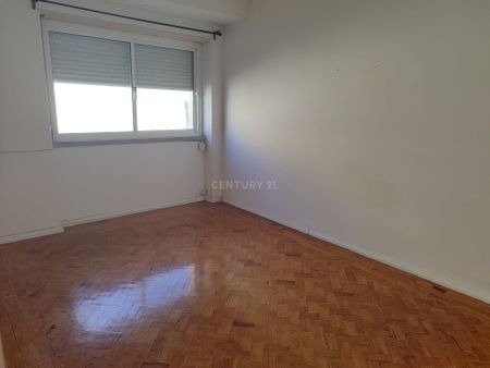 Apartamento de 3 assoalhadas inserido em pequeno prédio com apenas quatro apartamentos. - Photo 5