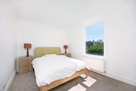 The, W5 - Photo 5