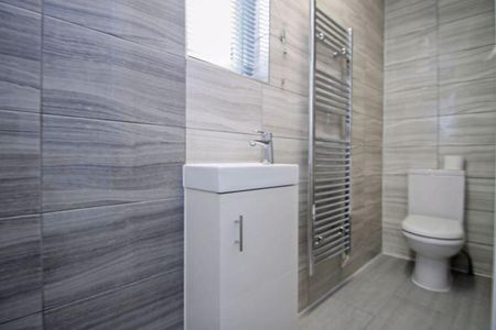 3 bedroom flat to rent - Photo 5