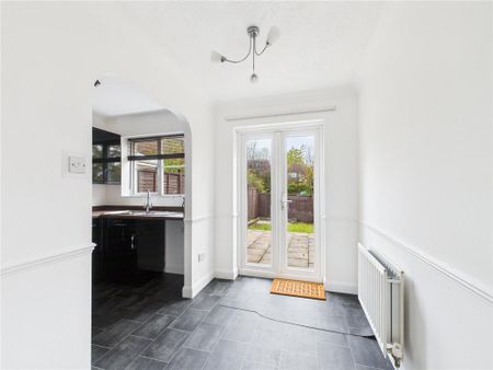 2 bedroom end of terrace house to rent - Photo 4