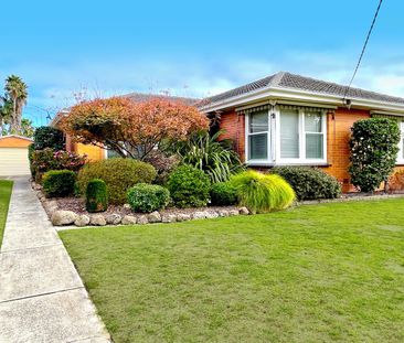 3 BEDROOM FAMILY HOME IN PRIZED LOCATION - Photo 1