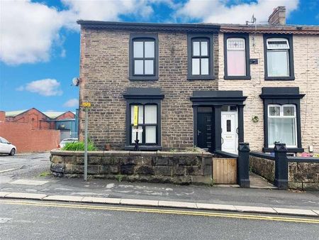 Part Self-contained Bedsit, Redearth Rd, Darwen, BB3 - Photo 3