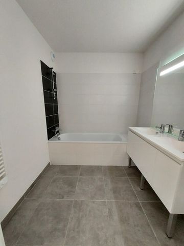Location Appartement 3 pièces 61m² NOIRMOUTIER EN L ILE 85330 - Photo 3