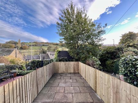 2 bedroom character property to rent - Photo 3