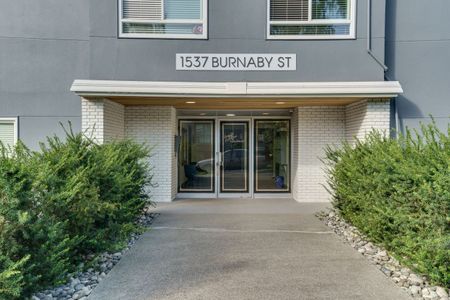 1537 Burnaby Street condo — Vancouver, BC (2-Bedroom) - 2 Bedroom - Photo 3