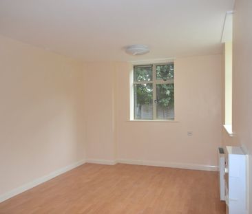 Flat to rent - Bell Green, London, SE26 - Photo 2