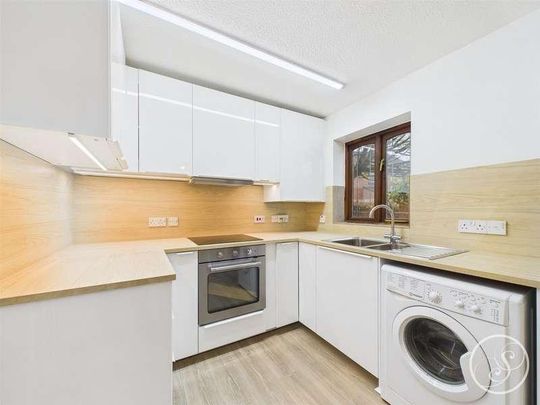Field End Road, Halton, Leeds, LS15 - Photo 1