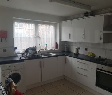 Room in a Shared House, London, SE17 - Photo 5