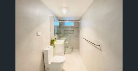 🏡 Contemporary Garden-View Living in a Prime Location – Electricity, water, and gas bills included - Photo 2