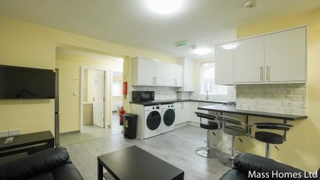 6 bedroom semi-detached house to rent - Photo 2