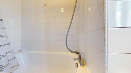 4 bedroom flat share to rent - Photo 4