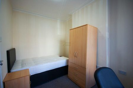 4 bedroom terraced house to rent - Photo 5