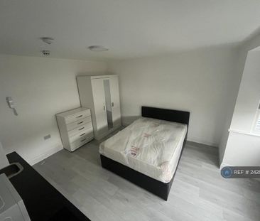 Studio to rent - Photo 3