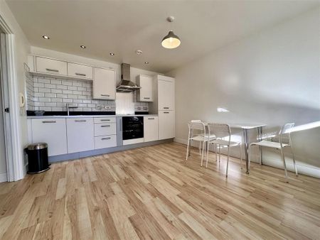 2 bedroom apartment to rent - Photo 3