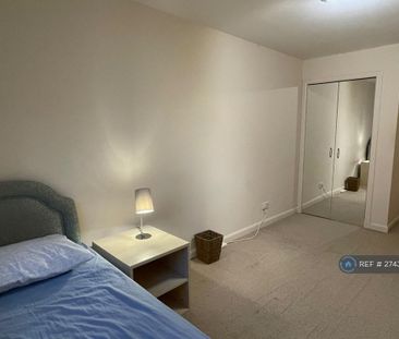 3 bedroom flat to rent - Photo 5