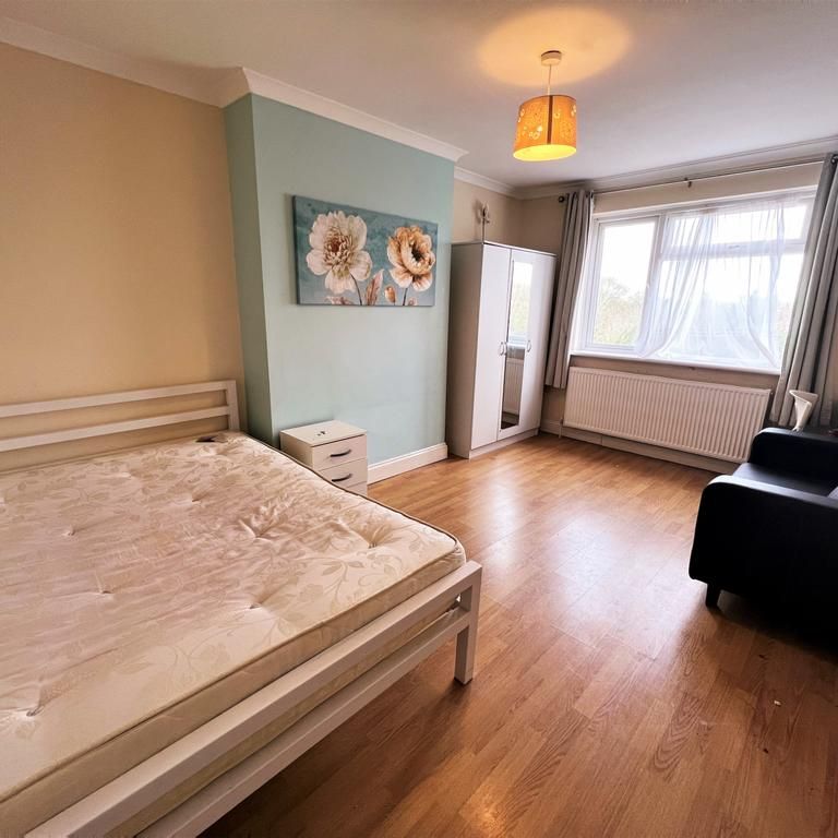 1 bedroom in a house share to rent - Photo 1