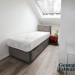 1 bedroom in a house share to rent - Photo 2