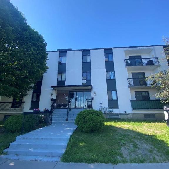 Spacieux appartement de 2 chambres à St-Jean - Photo 1