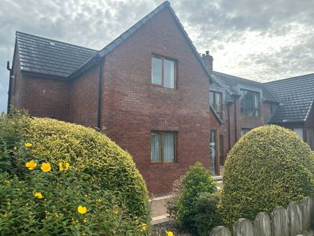 10 Castle View Close, Dundrum, BT33 0SH - Photo 2