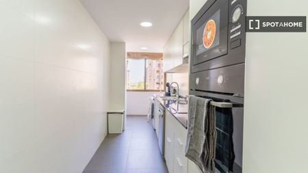 3 bedroom luxury Apartment for rent in Valencia - Photo 5