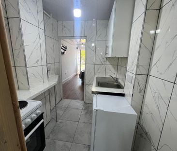 1 bedroom semi-detached house to rent - Photo 2
