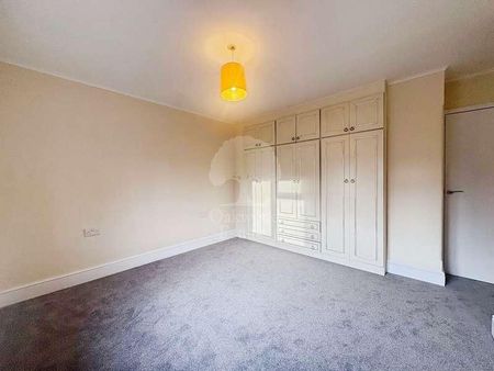 Courtlands, Maidenhead, SL6 - Photo 2